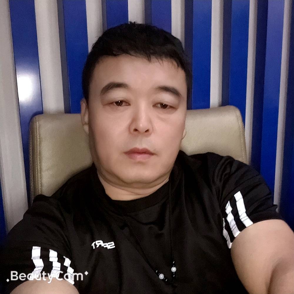包容拿鸵鸟的照片