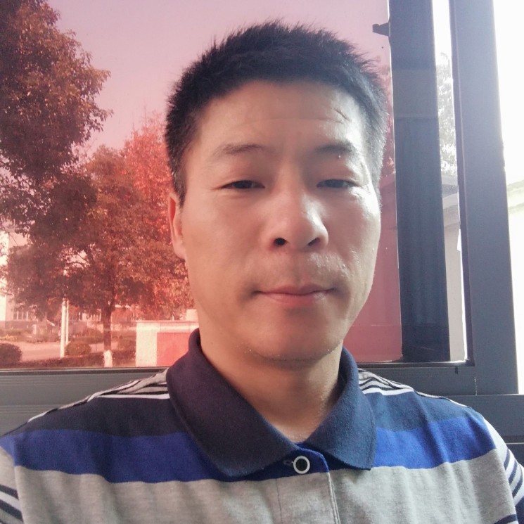 猎豹深拥魁梧的照片