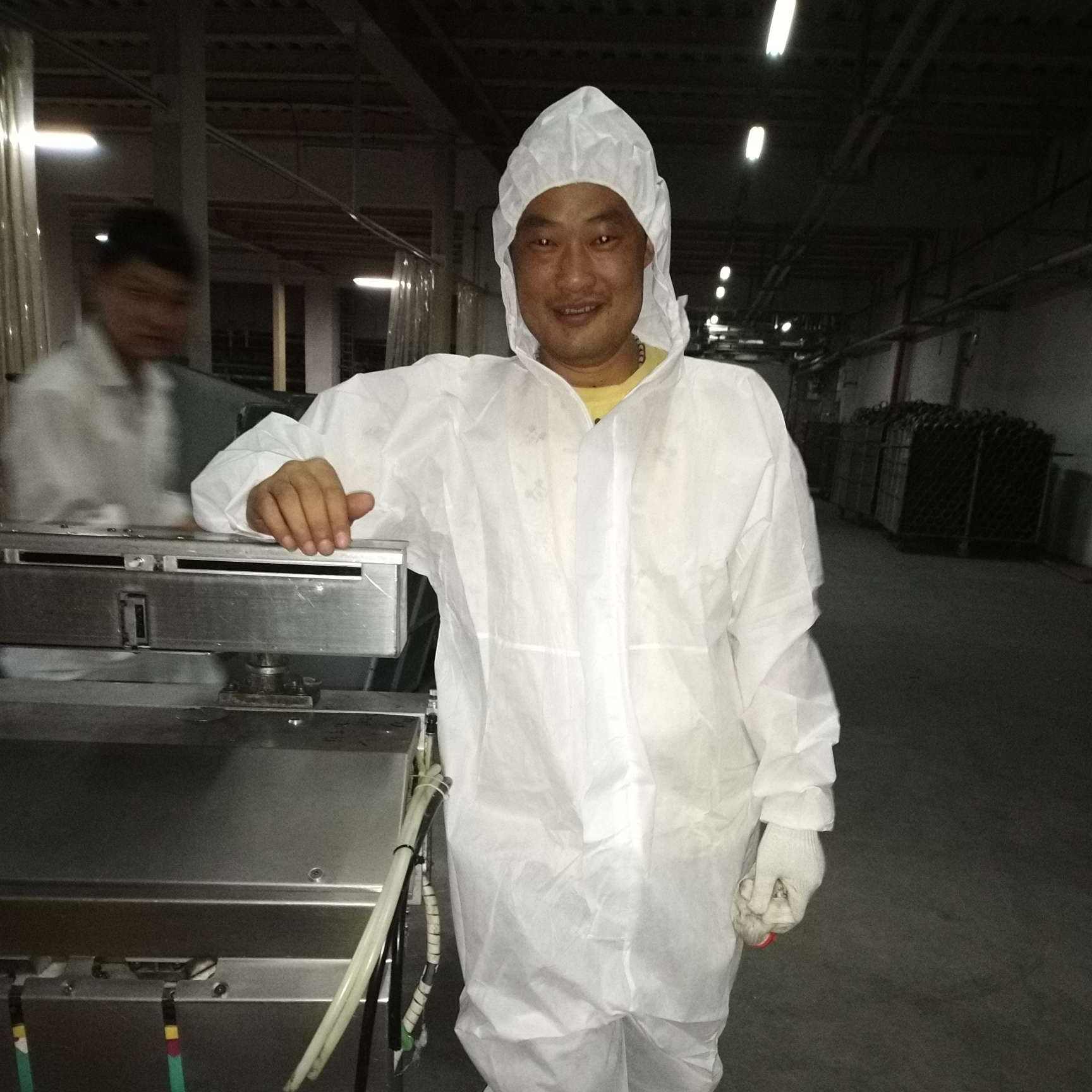 斯文漫步黑夜的照片