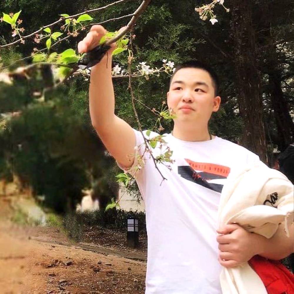 如梦蹁跹爱撒娇的照片