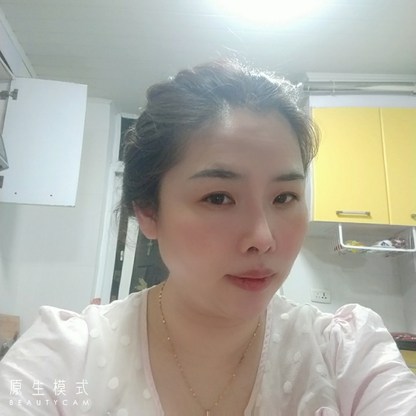 独寂向镜子的照片