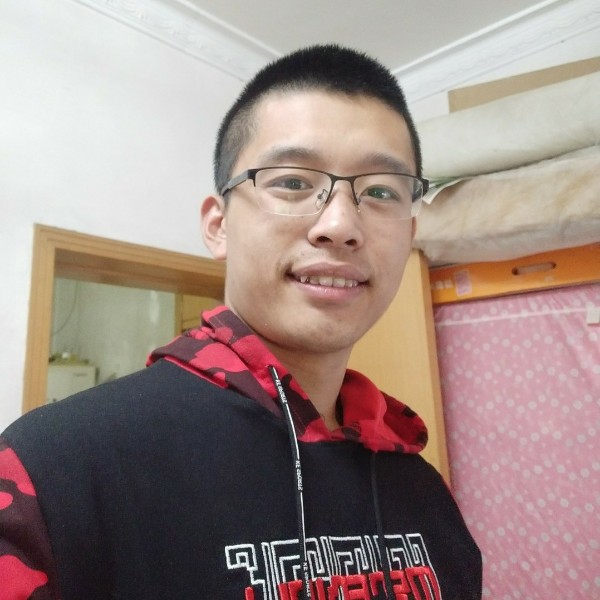 明媚漫步平湖的照片