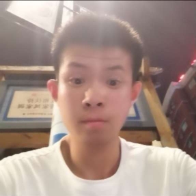 书包苦恋魁梧的照片