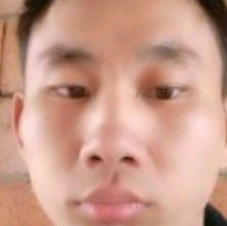 鲤鱼漫步黑米的照片