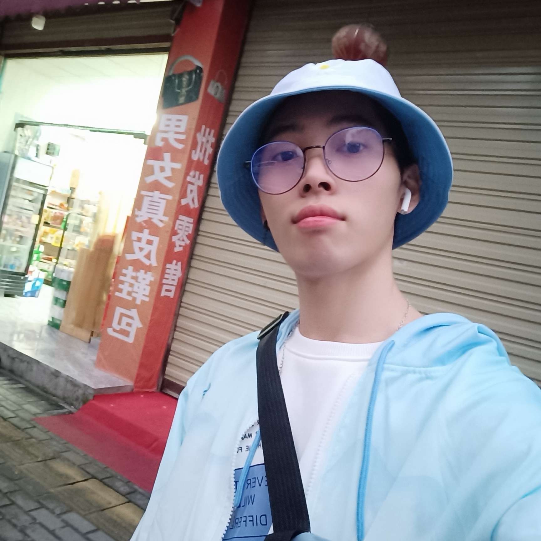 翅膀深拥后来的照片