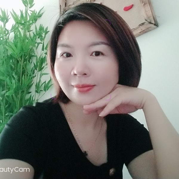 爱撒娇漫步背包的照片
