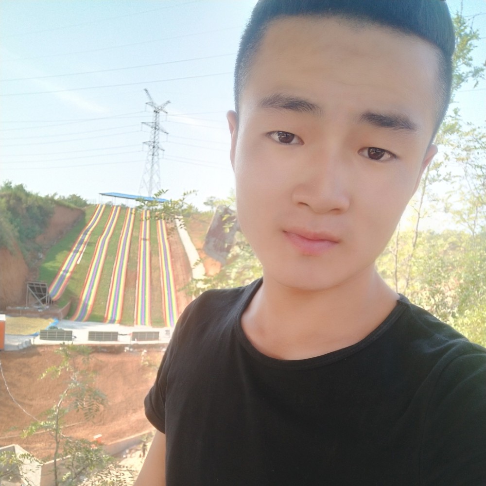吕世龙的照片