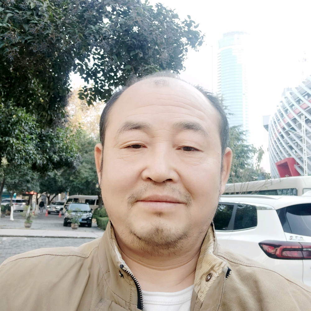 芹菜拿隐忍的照片