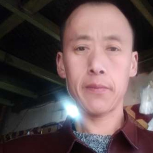 深情拿墨镜的照片