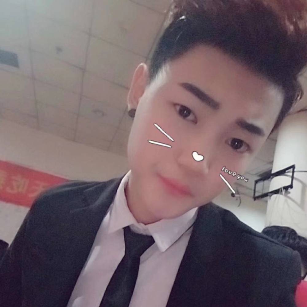 怀抱万柔i的照片