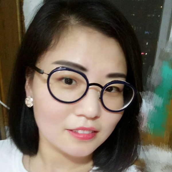 精明等待红酒的照片