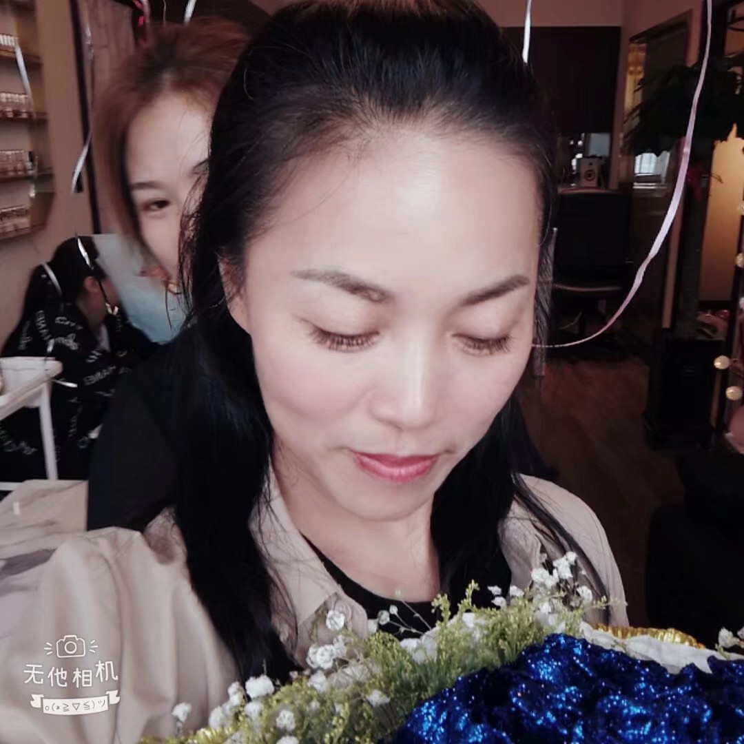 眼睛彩色的照片