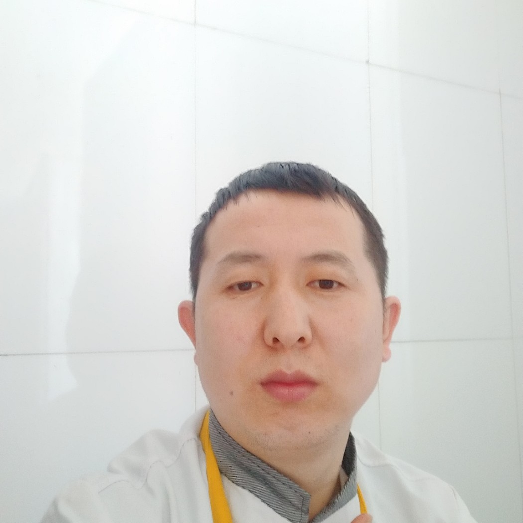 强健浅吻发箍的照片