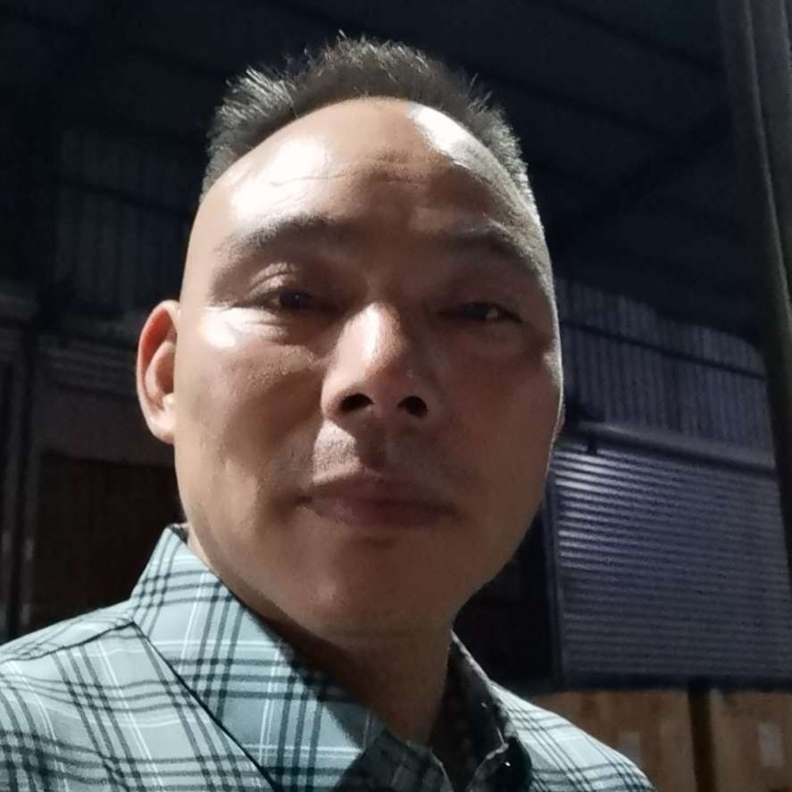 长颈鹿拿悲凉的照片