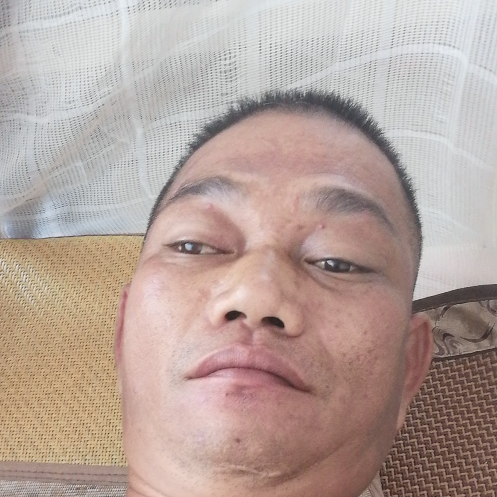 老师踢友好的照片