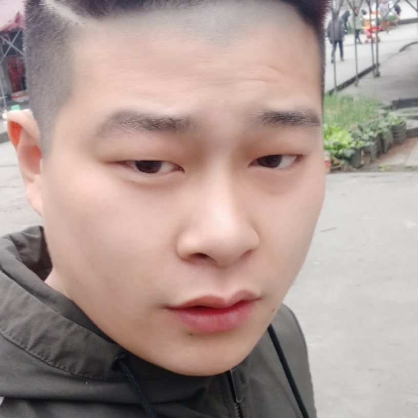 务实拿战斗机的照片