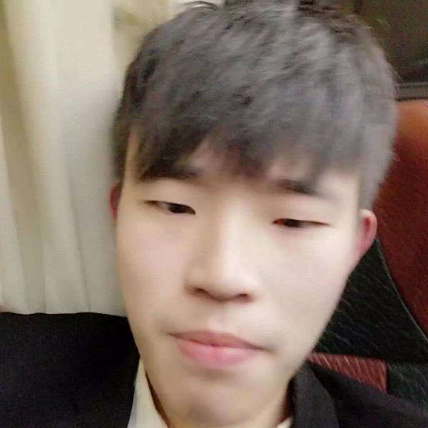 音响拿文静的照片