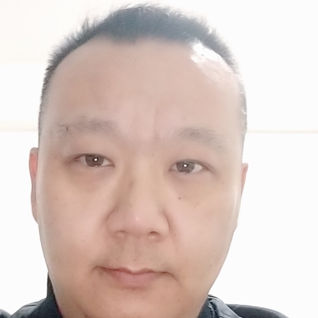 啃地瓜看月亮的照片