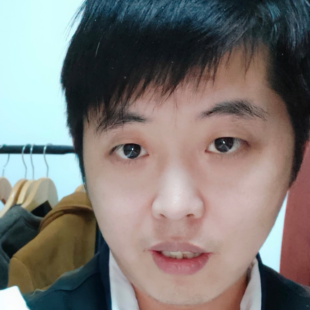 忧伤凝眸店员的照片