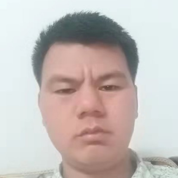 开心深拥荷花的照片
