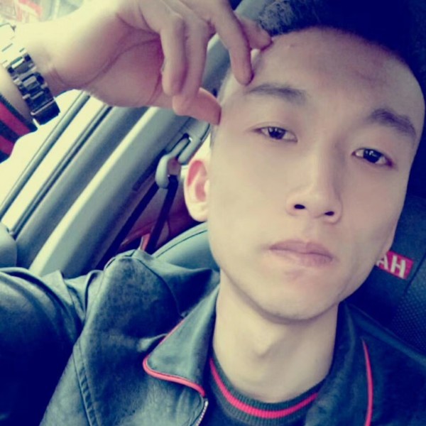 电竞男神祥哥的照片