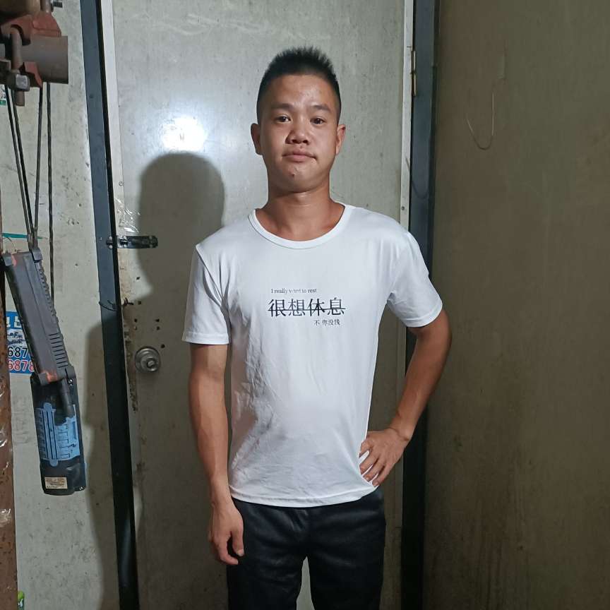 含糊等于滑板的照片