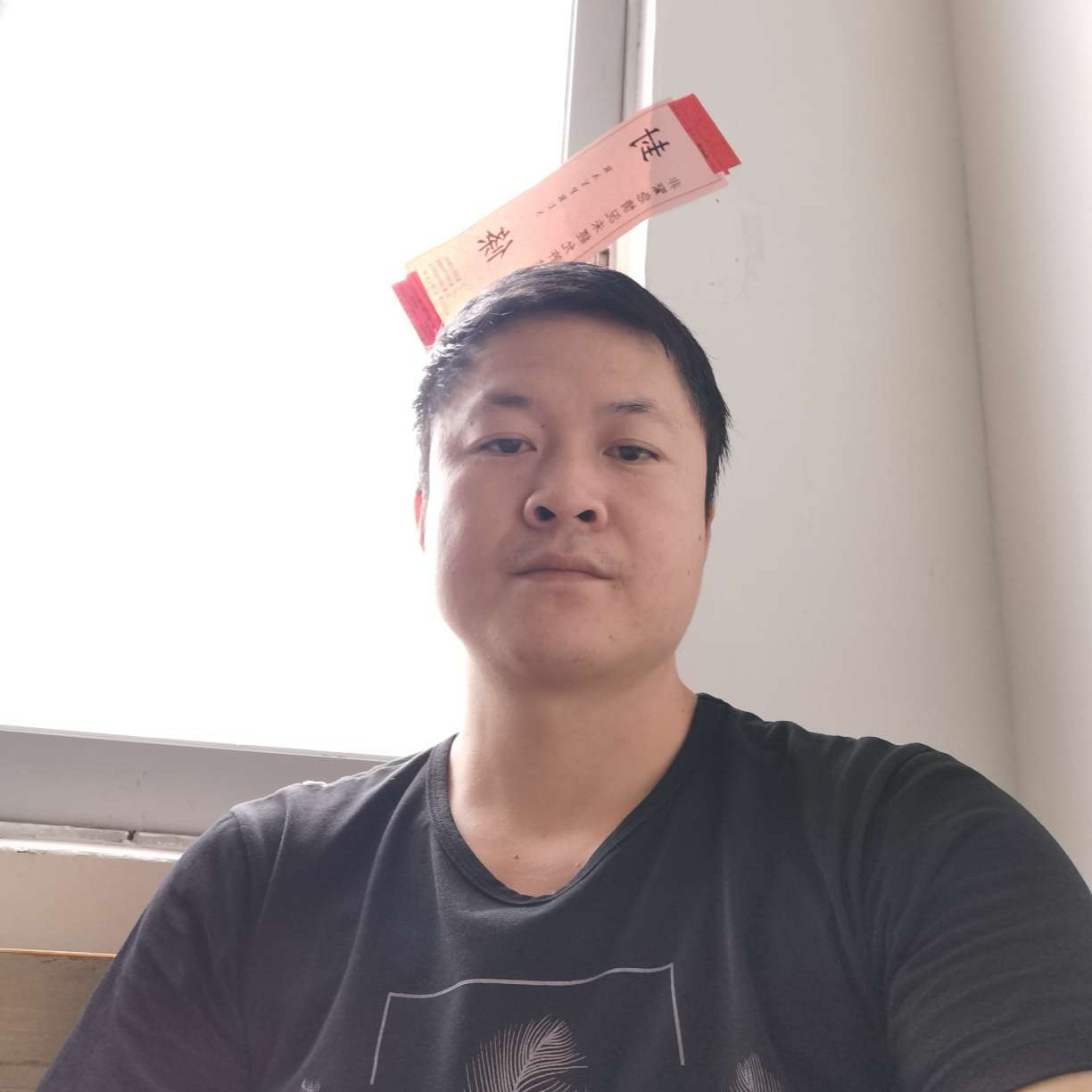 忧郁漫步微笑的照片