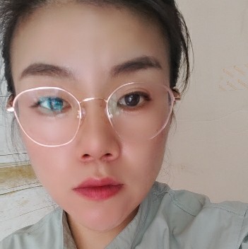 帽子爱撒娇的照片