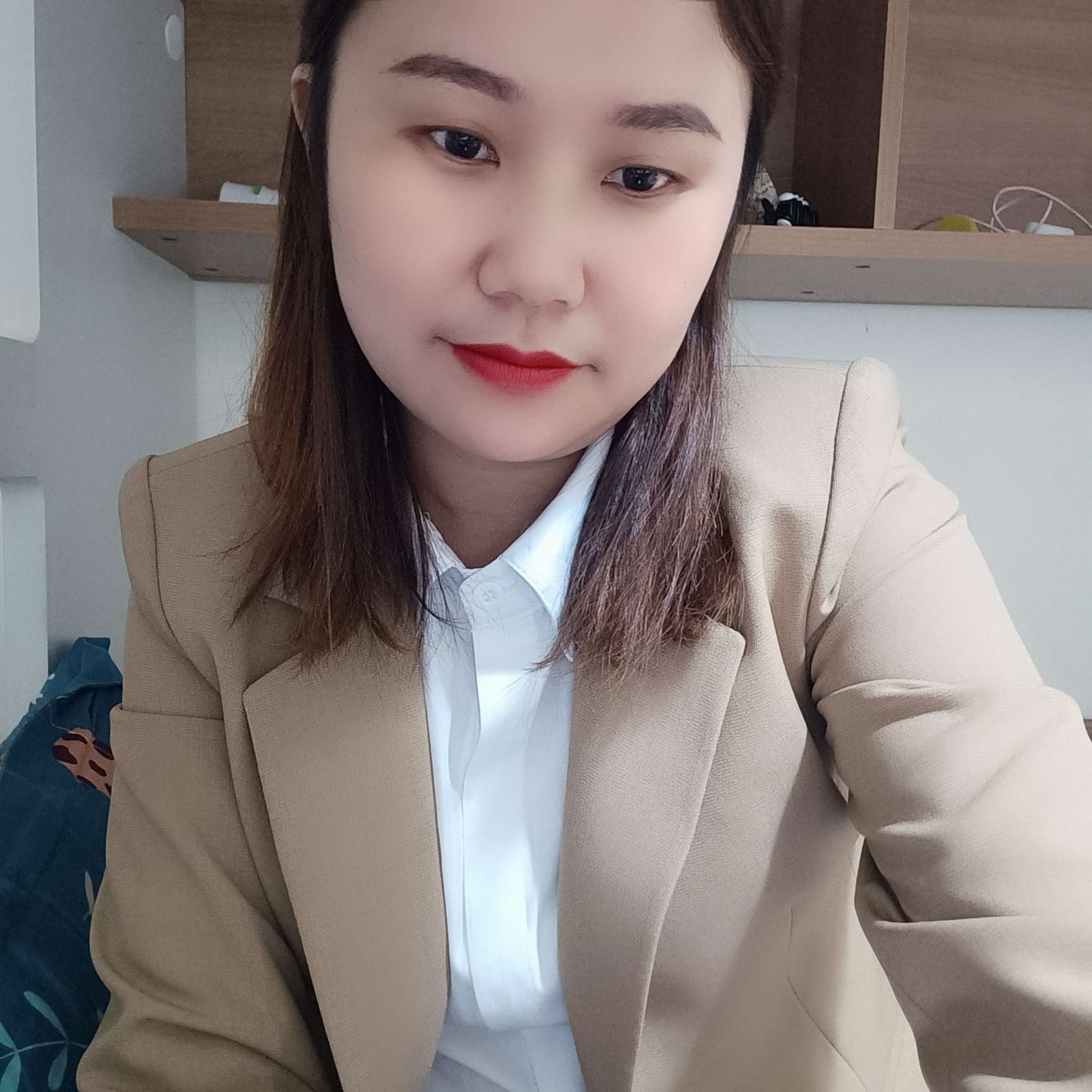 明媚漫步帽子的照片