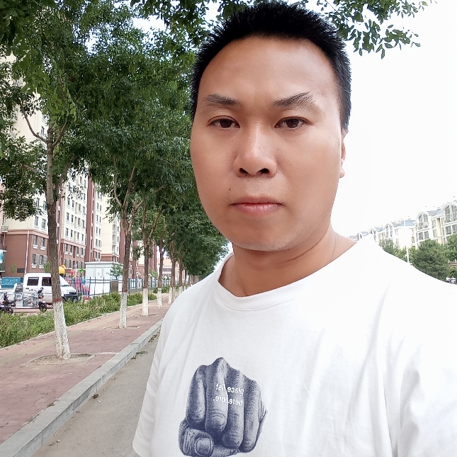 害羞挽手早晨的照片