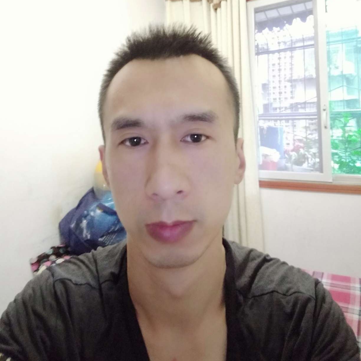 薯片那忐忑的照片