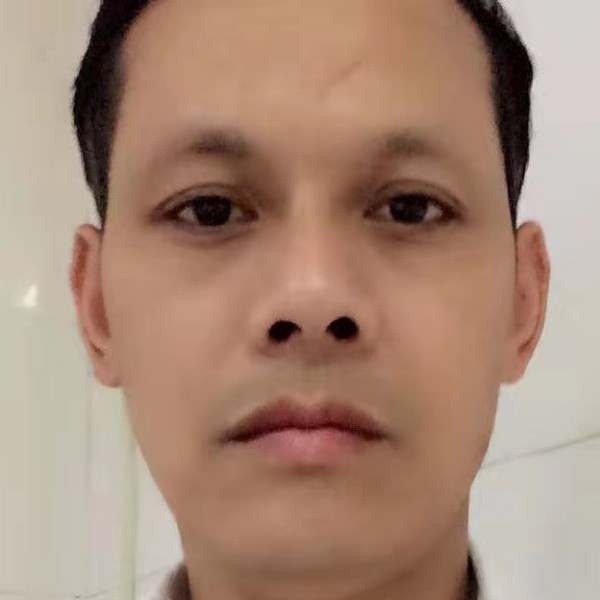 欢喜深拥小蝴蝶的照片