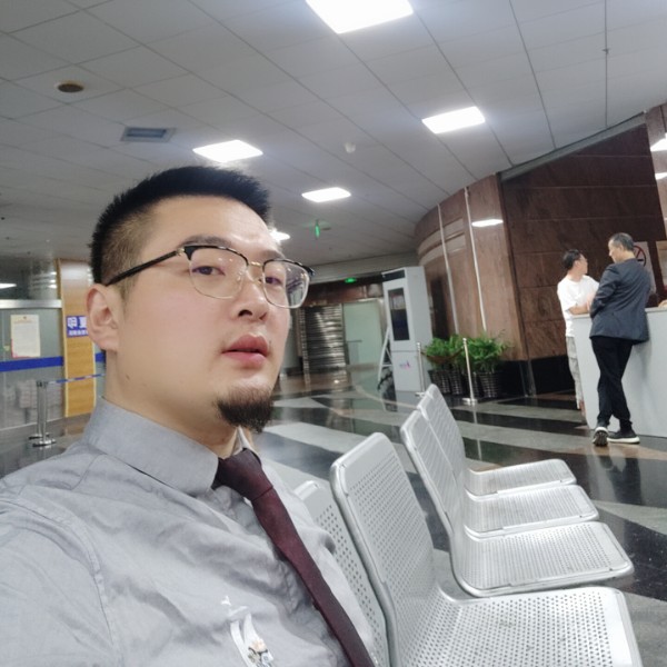 留胡子的左的照片