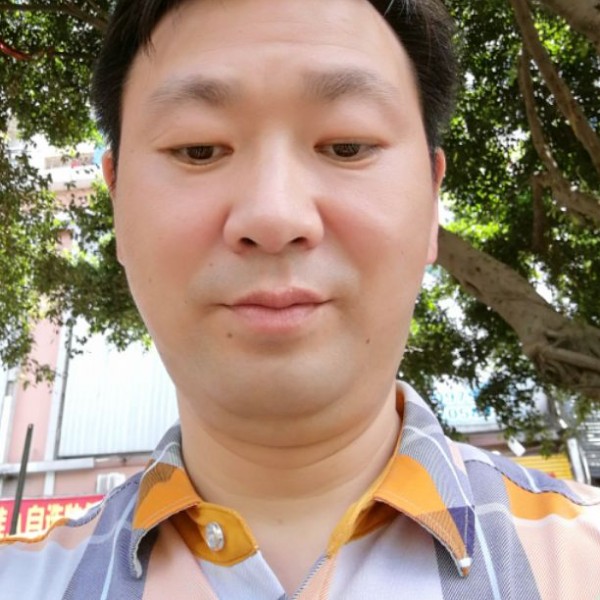 眼睛大浅吻银耳汤的照片