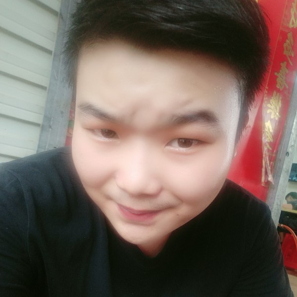 勤奋爱恋手机的照片
