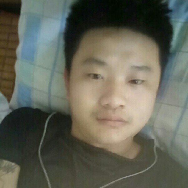 除了你谁都不爱。的照片
