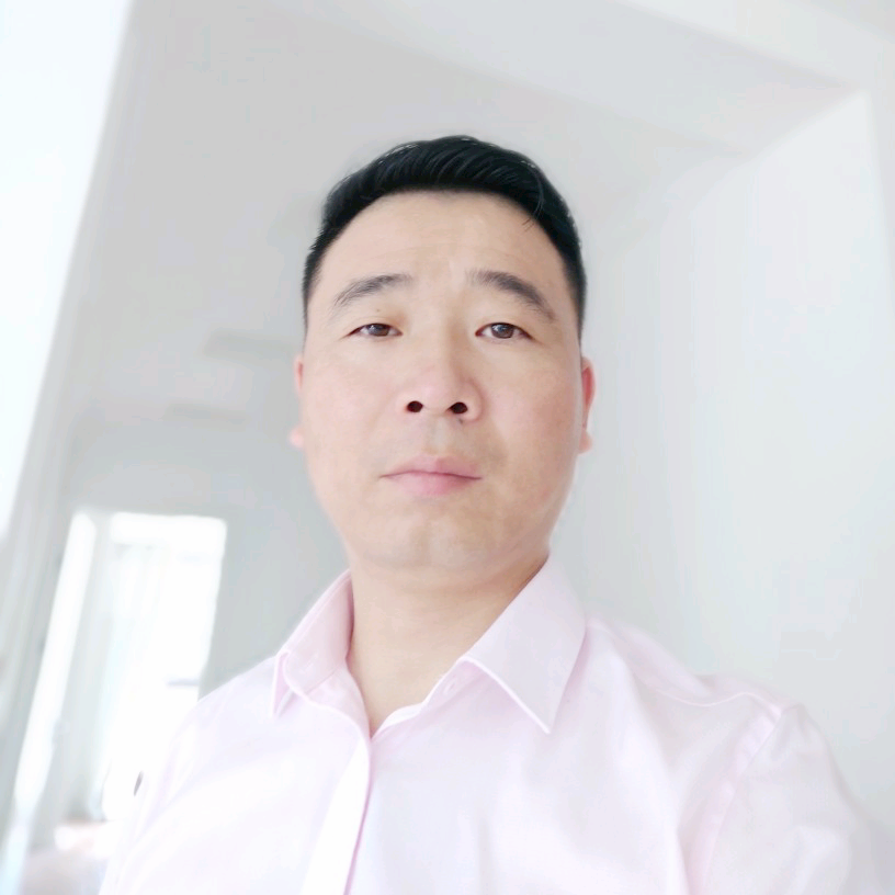 体贴踢灰狼的照片