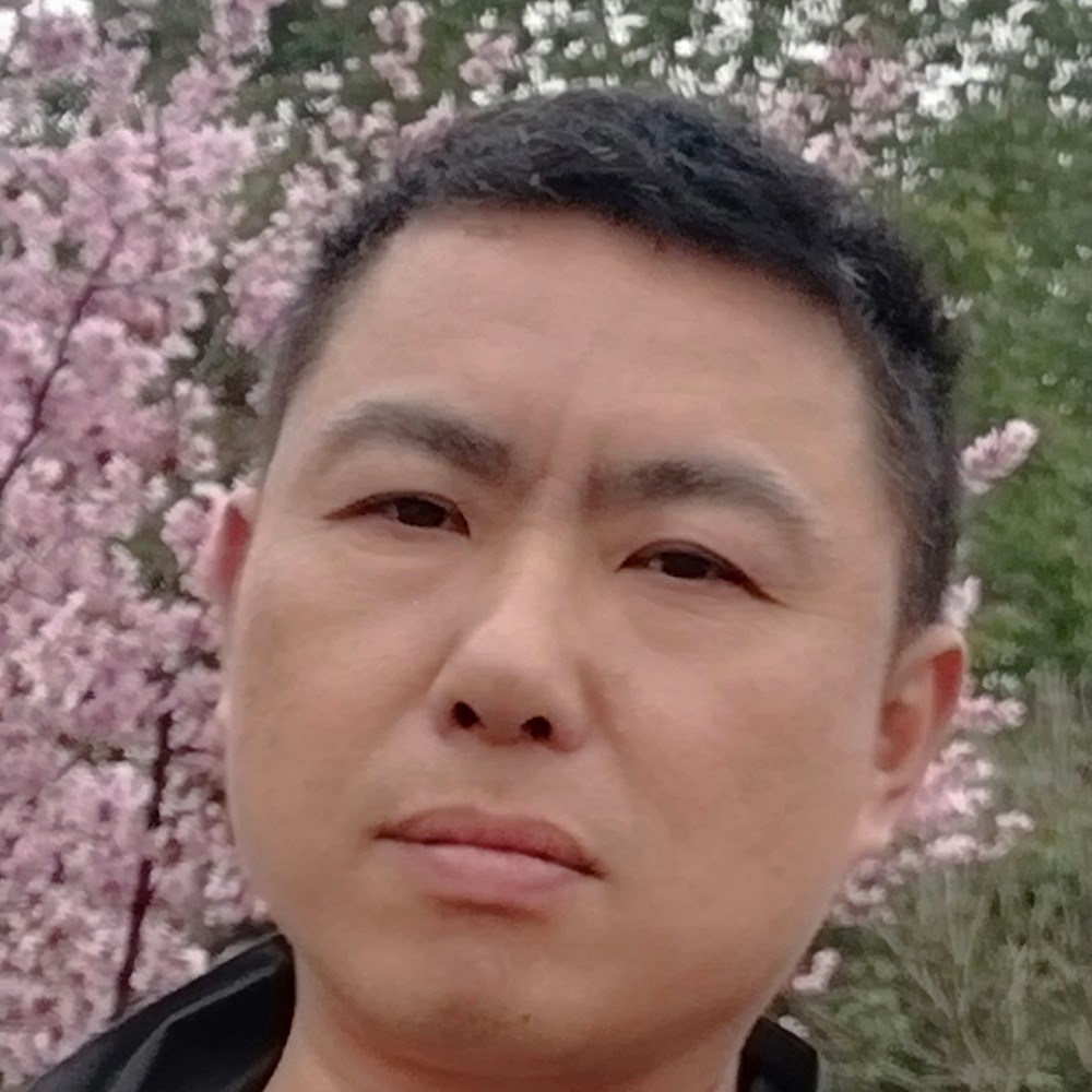 移动的城市人的照片