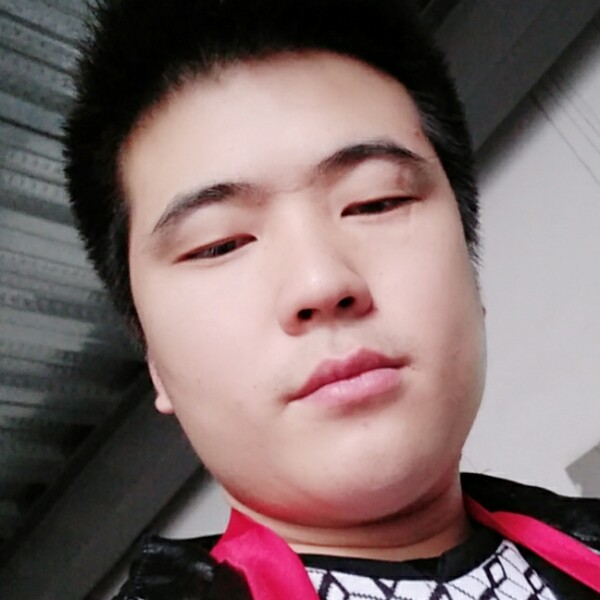 落后深拥花瓣的照片