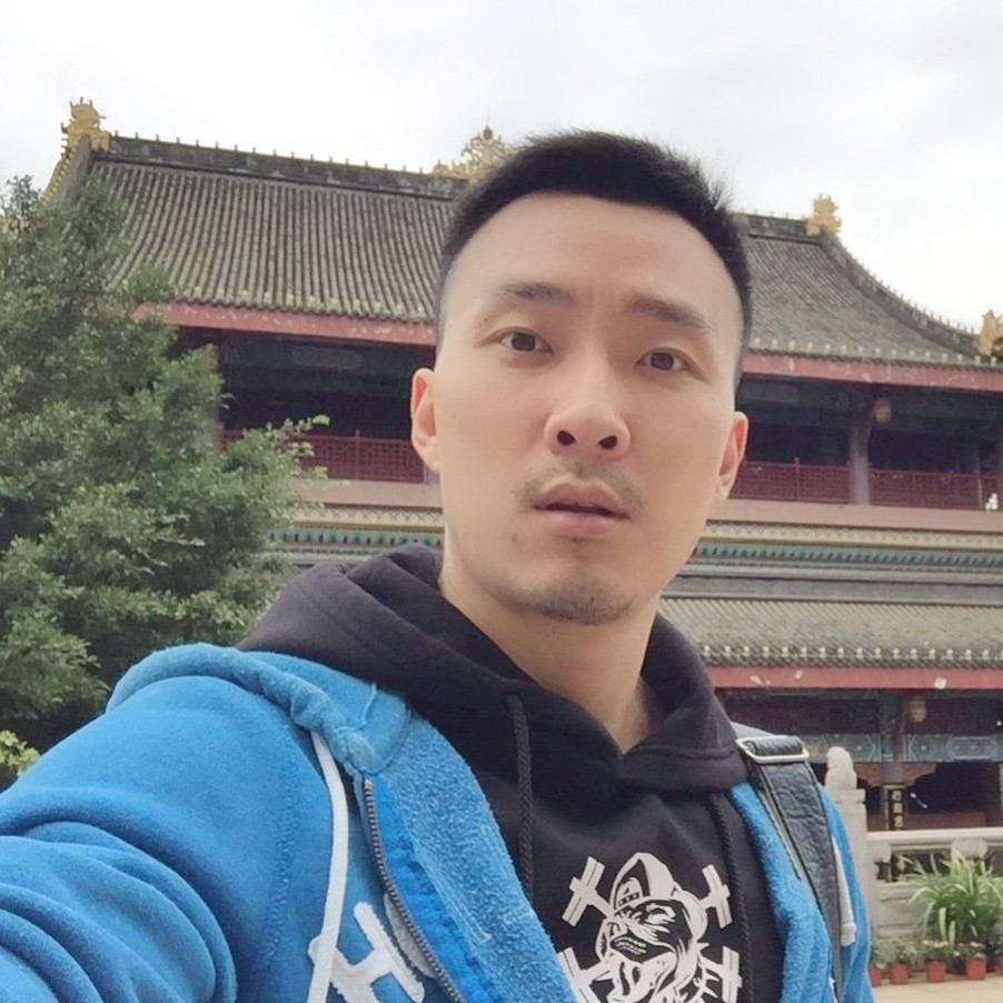 独情。的照片