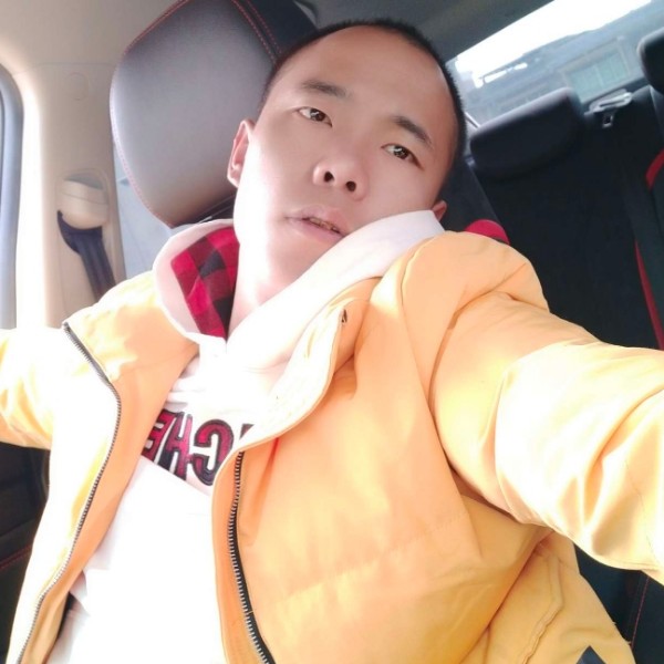 汽车深拥英勇的照片