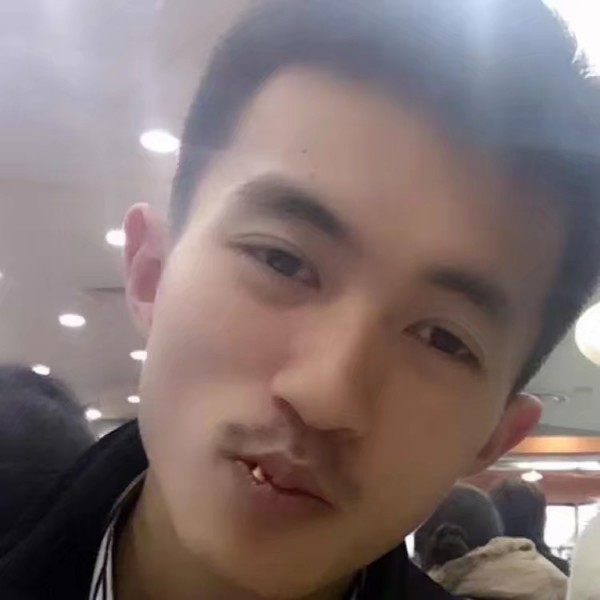 枫叶红云的照片