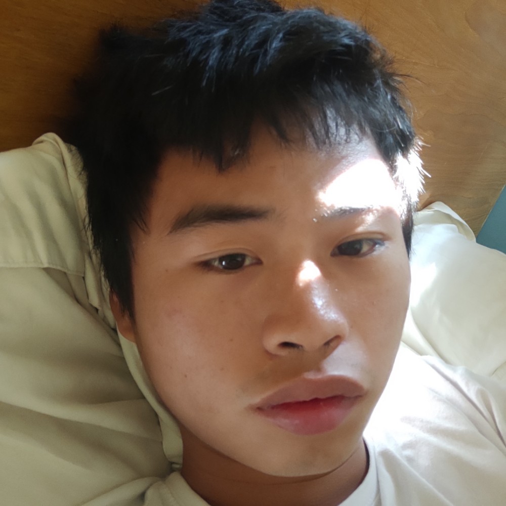 俊秀的毛衣的照片