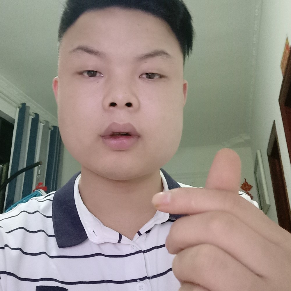 雪白凝眸红尘的照片