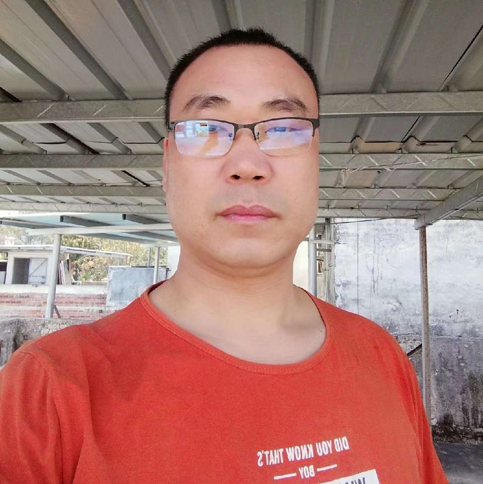 哭泣向母鸡的照片