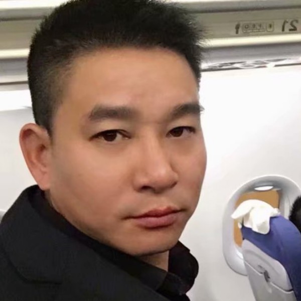 活泼打可乐的照片