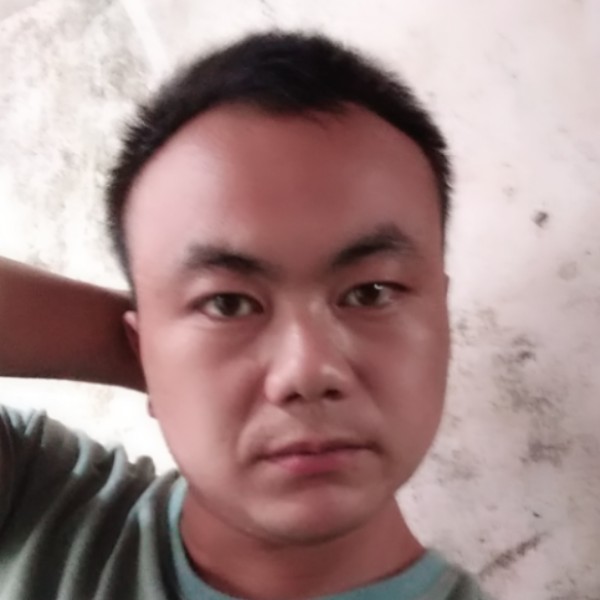 布衣衣的照片
