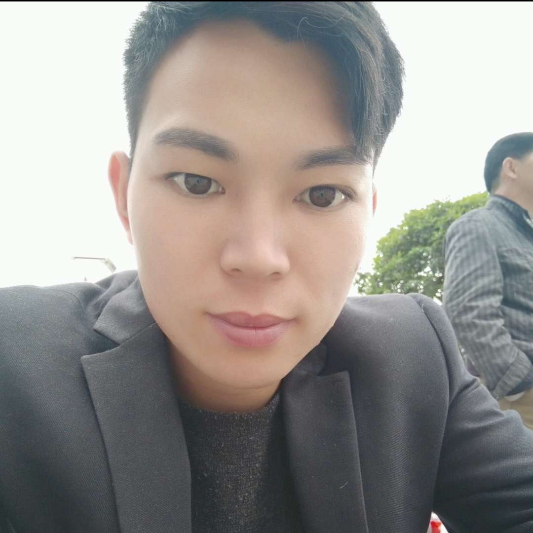 少年不皱眉的照片