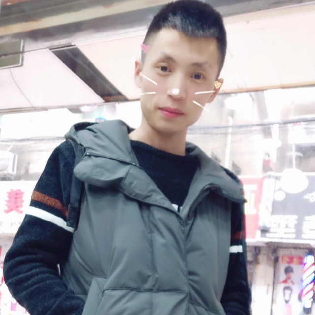 微笑扯豌豆的照片