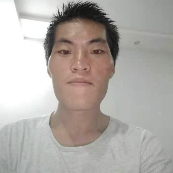 鸭子闻明媚的照片